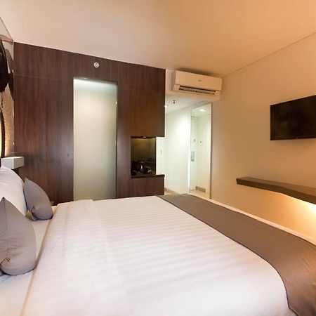 Neo Hotel Mangga Dua By Aston Jakarta Exterior photo