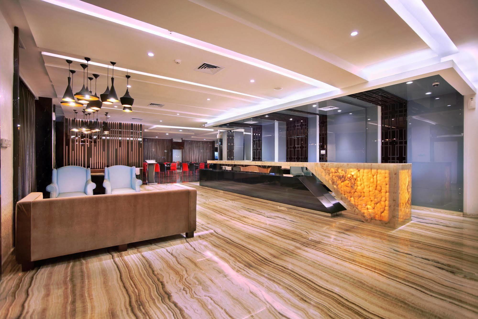 Neo Hotel Mangga Dua By Aston Jakarta Exterior photo