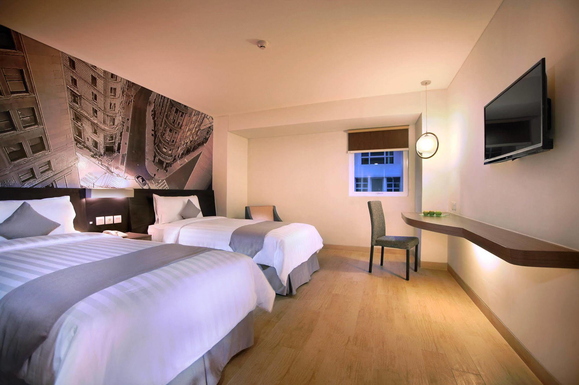 Neo Hotel Mangga Dua By Aston Jakarta Exterior photo